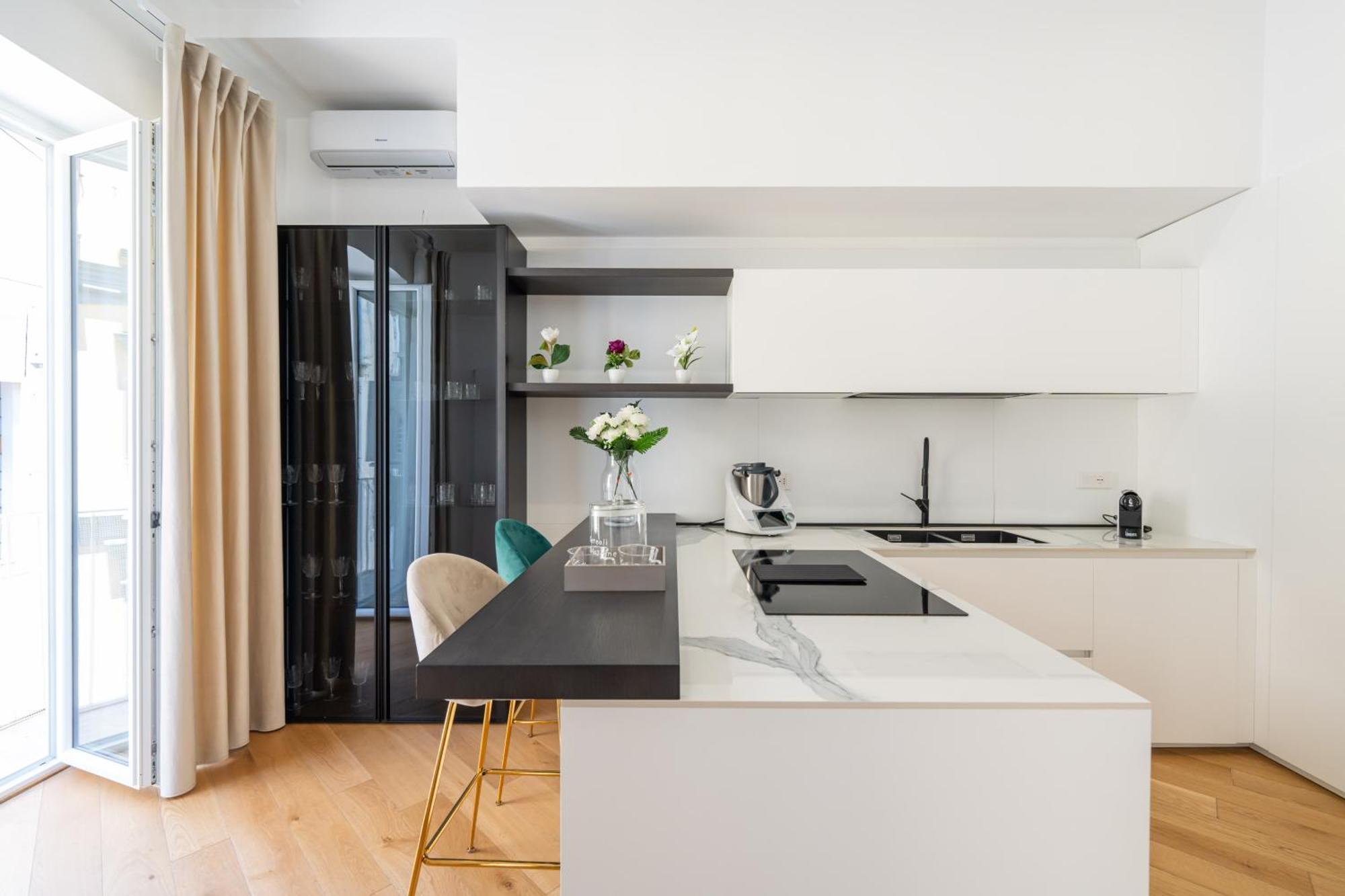 Aristocrat Chiaia Bridge Apartment Napoli Bagian luar foto