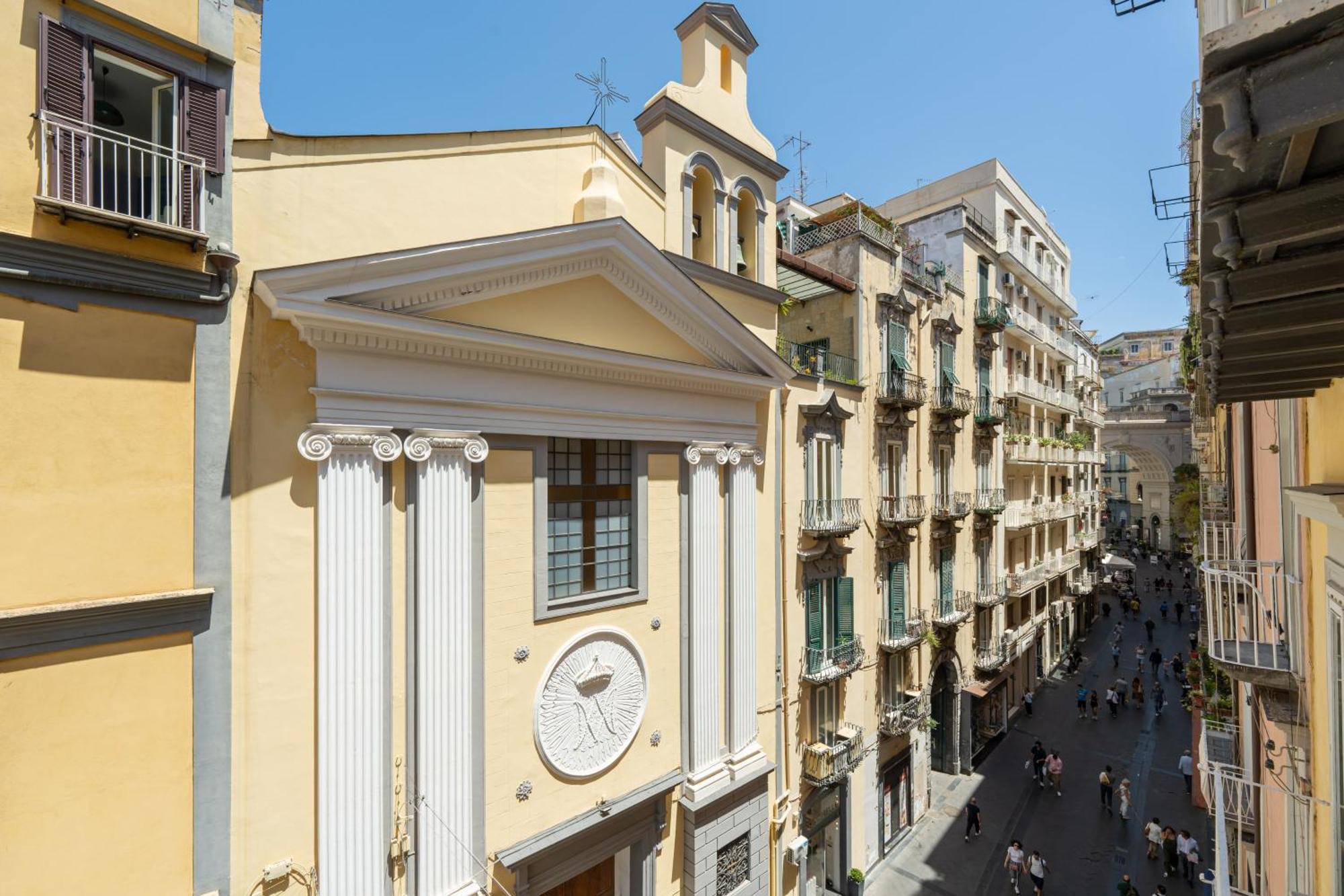 Aristocrat Chiaia Bridge Apartment Napoli Bagian luar foto