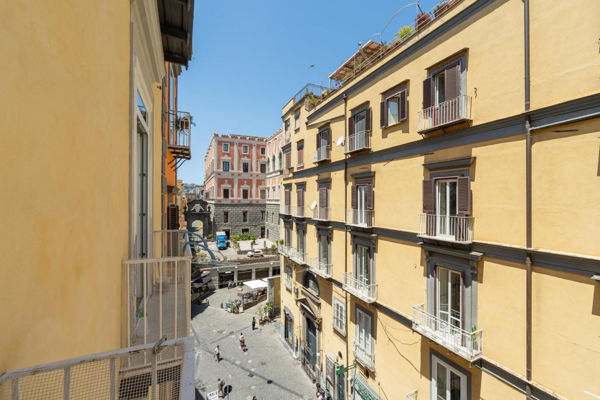 Aristocrat Chiaia Bridge Apartment Napoli Bagian luar foto