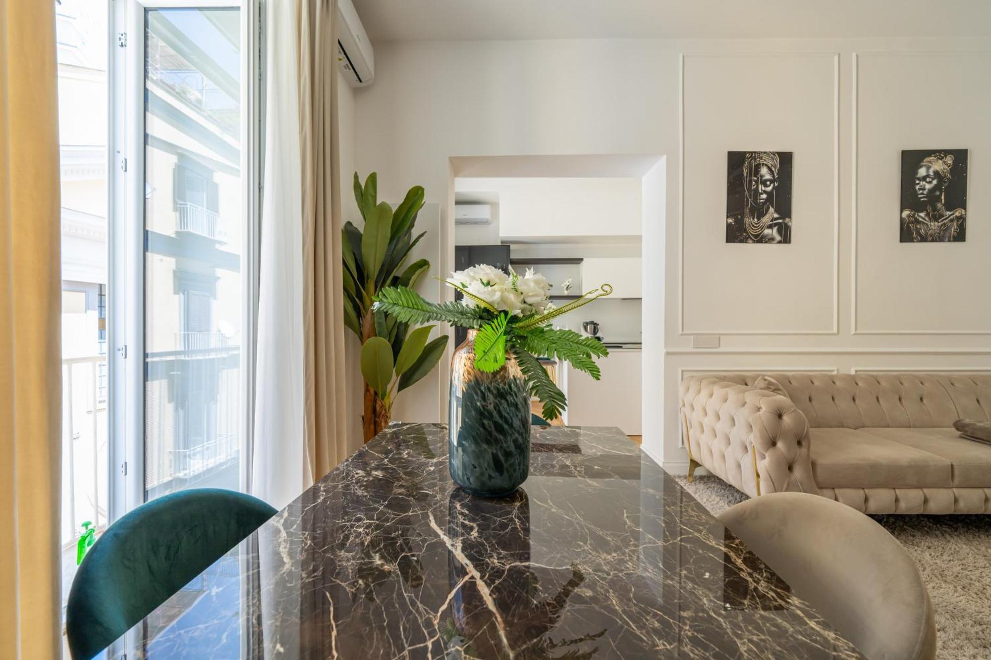 Aristocrat Chiaia Bridge Apartment Napoli Bagian luar foto