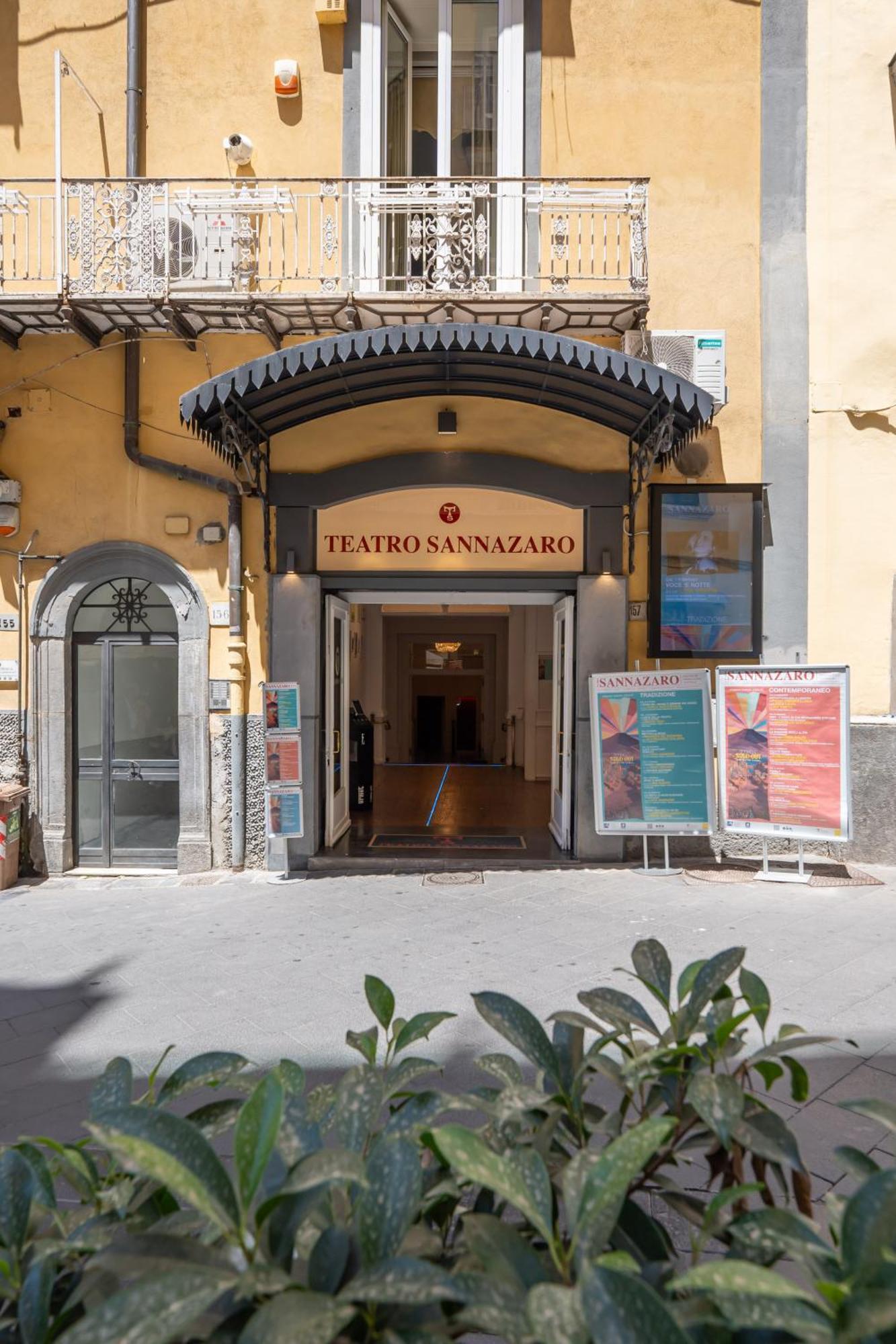 Aristocrat Chiaia Bridge Apartment Napoli Bagian luar foto
